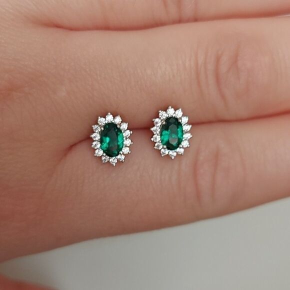 0.8 Carat Emerald Sterling Silver Diana Stud Earrings - Picture 1 of 6